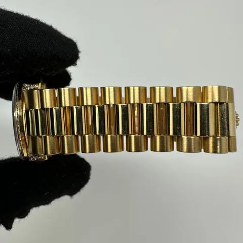 Rolex Day-Date 36 18388 36mm Yellow gold Pave 10