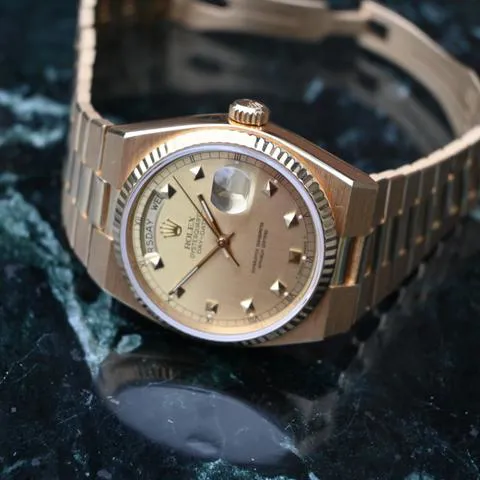 Rolex Day-Date Oysterquartz 19018 36mm Yellow gold Gold