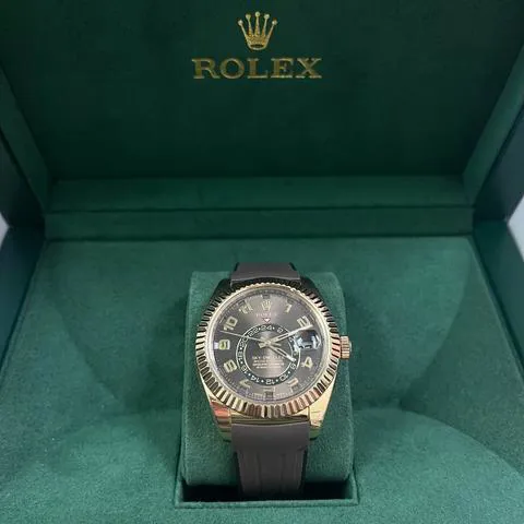 Rolex Sky-Dweller 326135 42mm Rose gold Brown