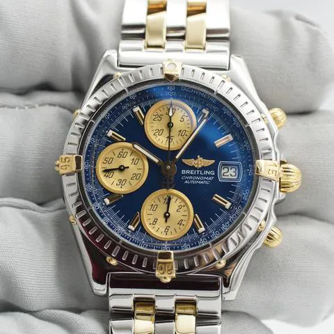 Breitling chronomat b13350 hotsell