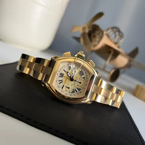 Cartier Roadster 2619 48mm Yellow gold Champagne