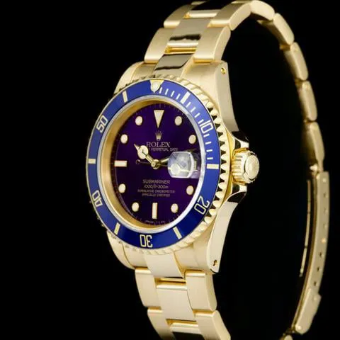 Rolex Submariner 16618 40mm Yellow gold 1