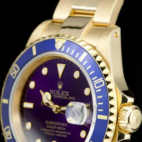 Rolex Submariner 16618 40mm Yellow gold 2