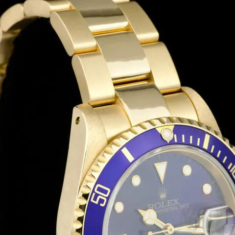 Rolex Submariner 16618 40mm Yellow gold 5