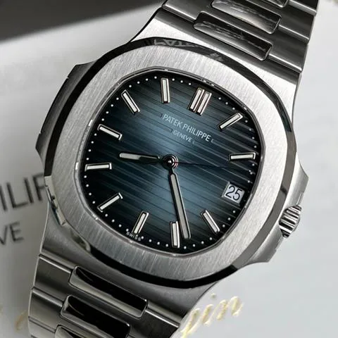 Patek Philippe Nautilus 5711/1A-010 40mm Stainless steel Blue