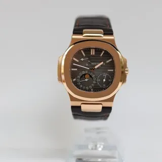 Patek Philippe Nautilus 5712R-001 40mm Rose gold Brown