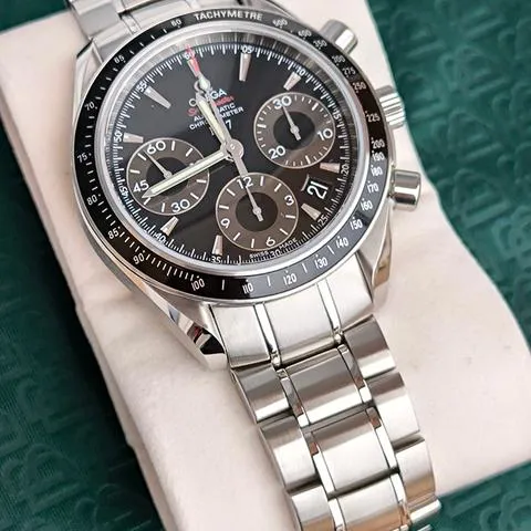 Omega Speedmaster 323.30.40.40.01.001 40mm Steel Black 4