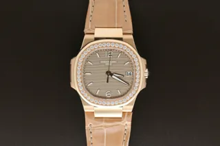 Patek Philippe Nautilus 7010R-012 Rose gold Golden