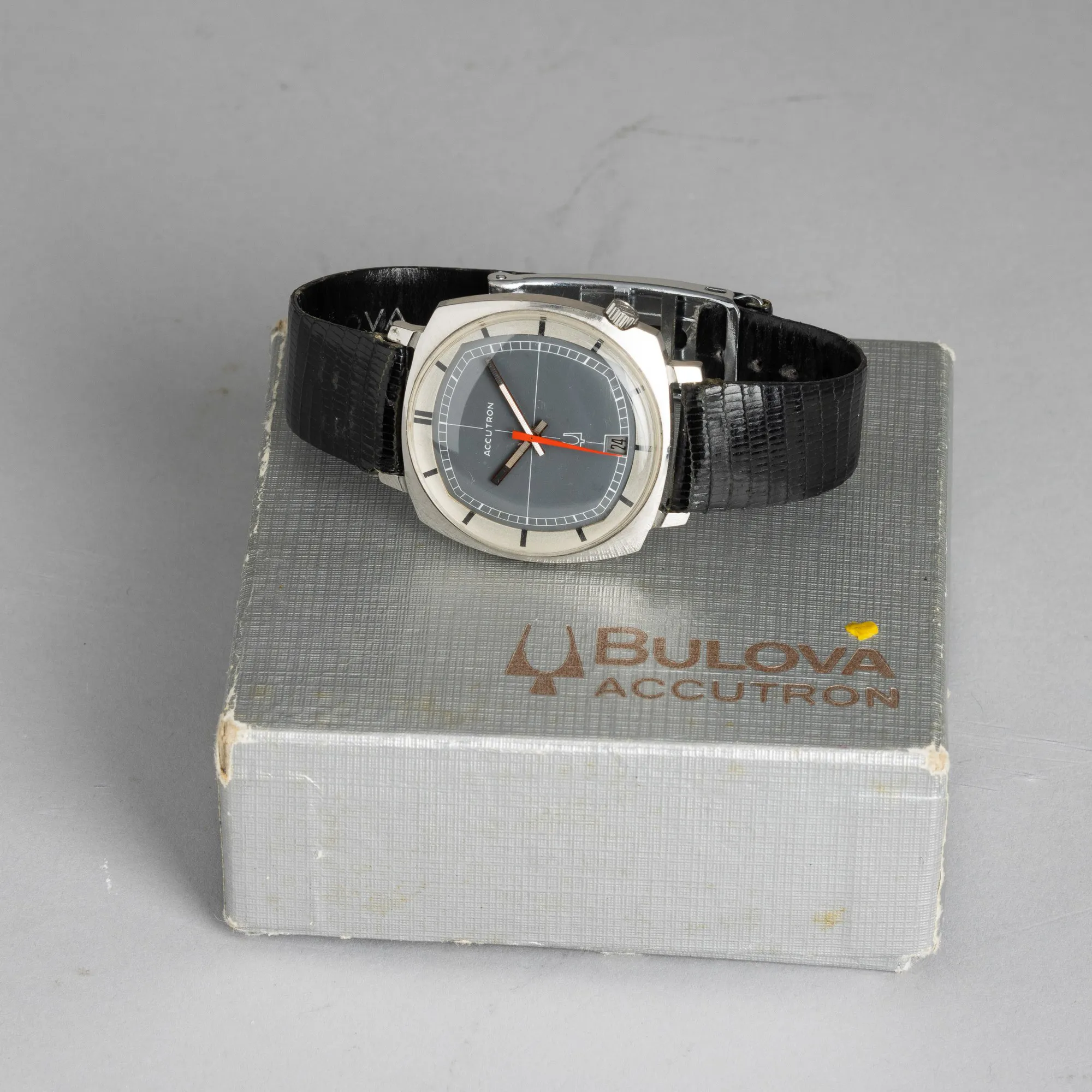 Bulova Accutron 36mm Gray 2