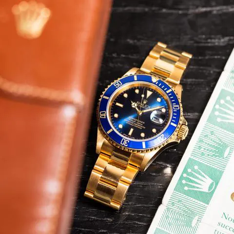 Rolex Submariner 16618 40mm Yellow gold Blue 2