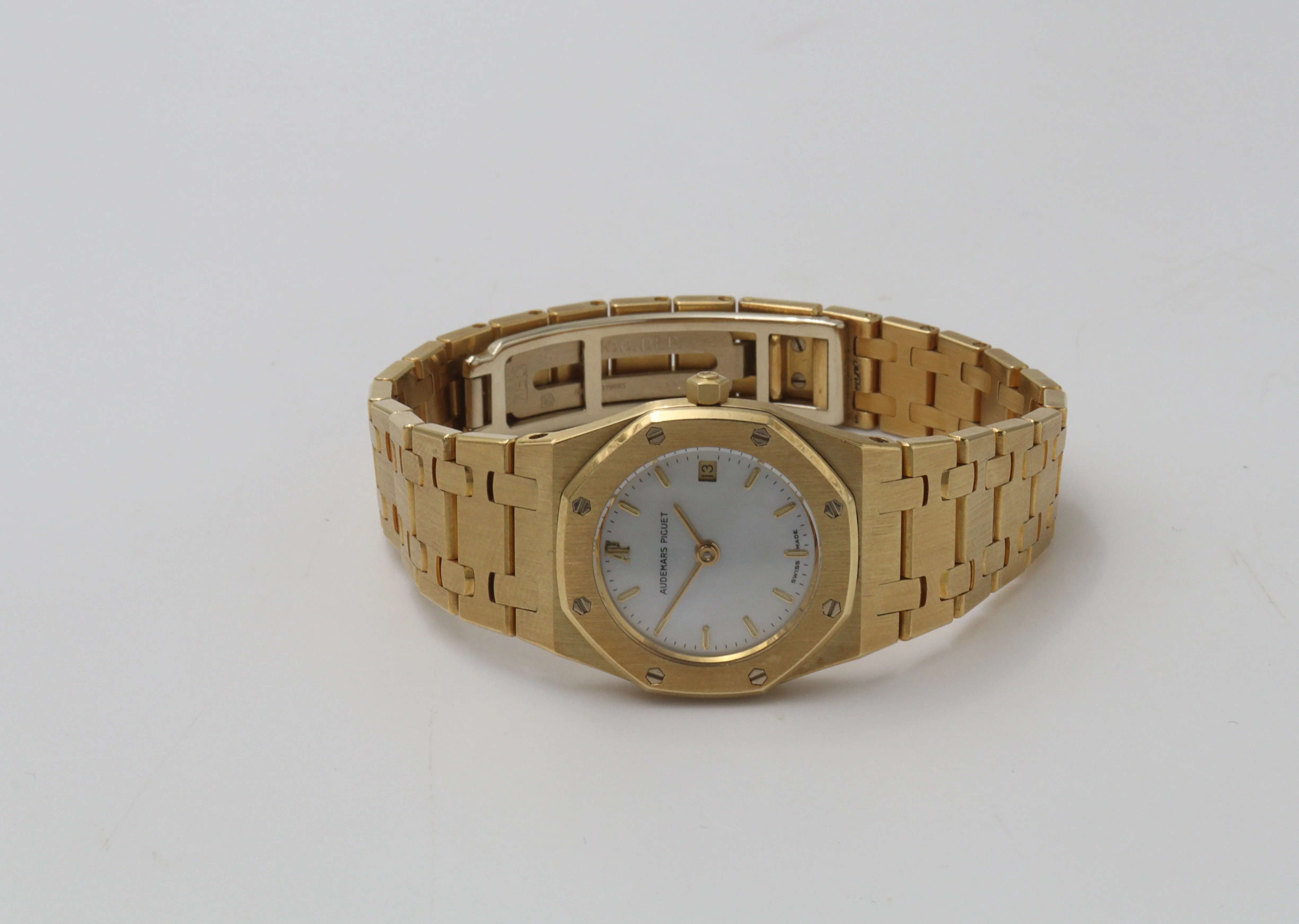 Audemars Piguet Royal Oak 66270BA nullmm Yellow gold Mother-of-pearl 1