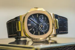 Patek Philippe Nautilus 5712R Rose gold Gray