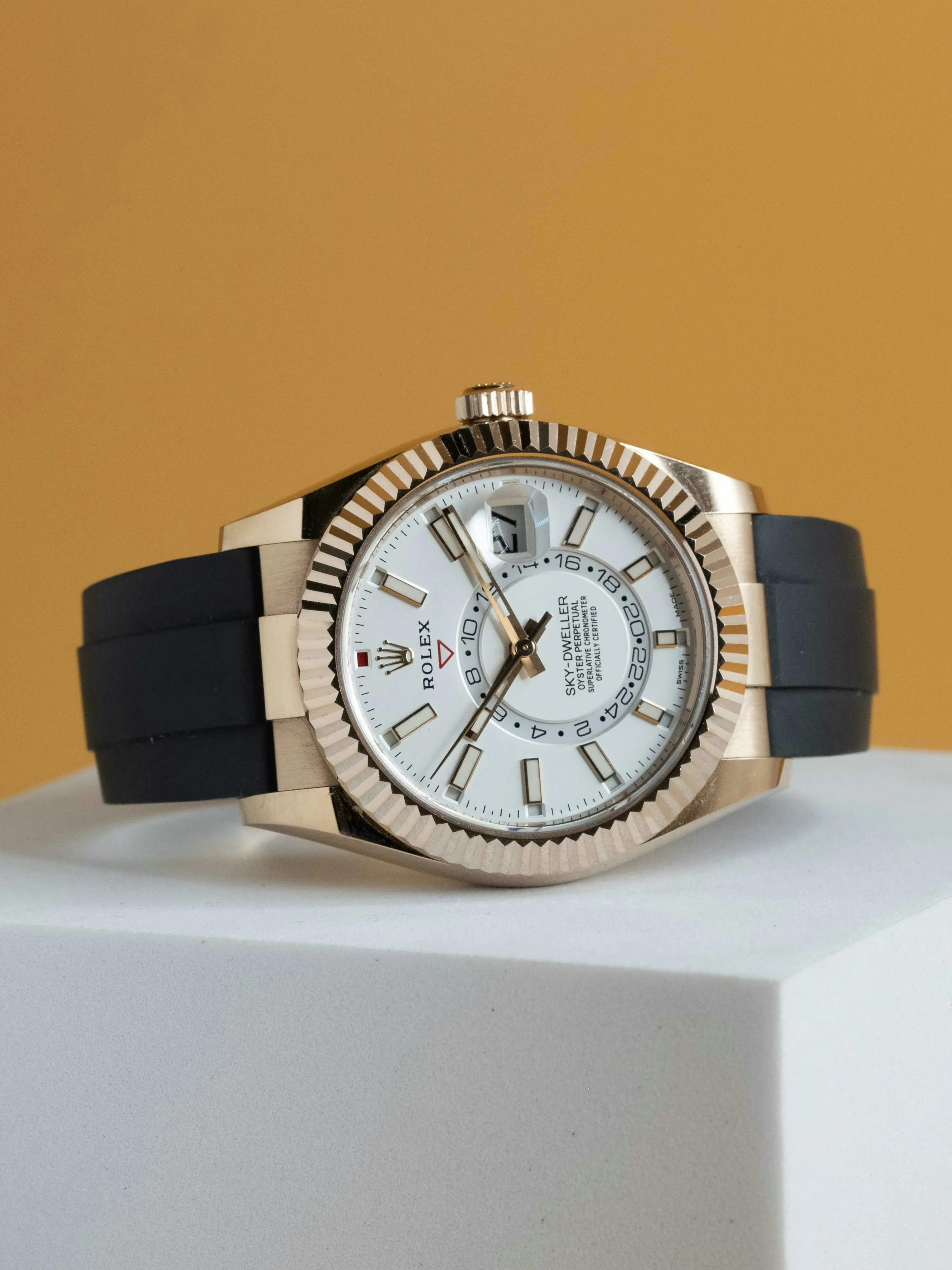 Rolex Sky-Dweller 326235 42mm Rose gold White 4