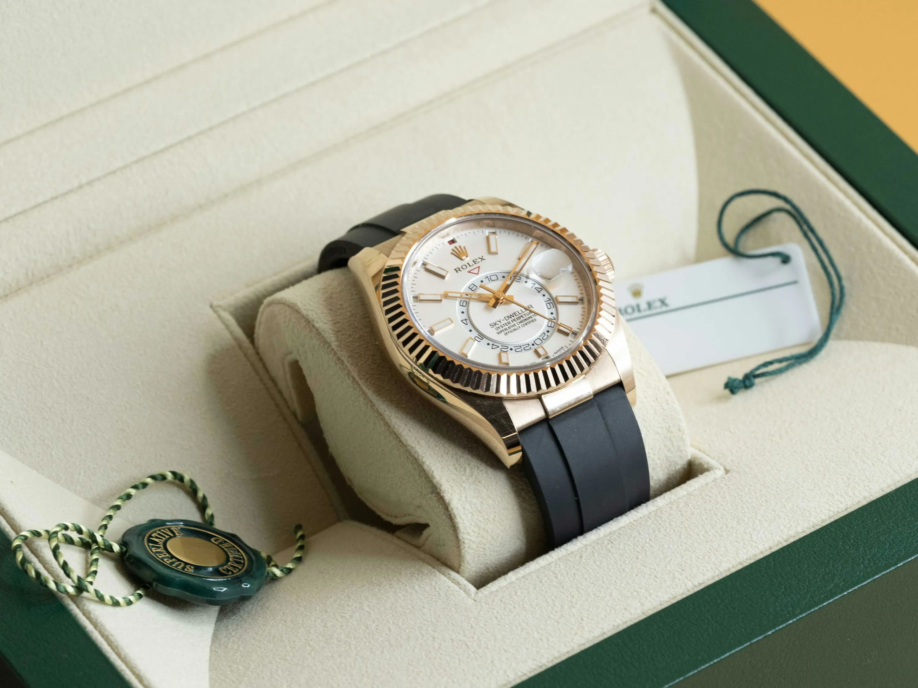 Rolex Sky-Dweller 326235 42mm Rose gold White 17