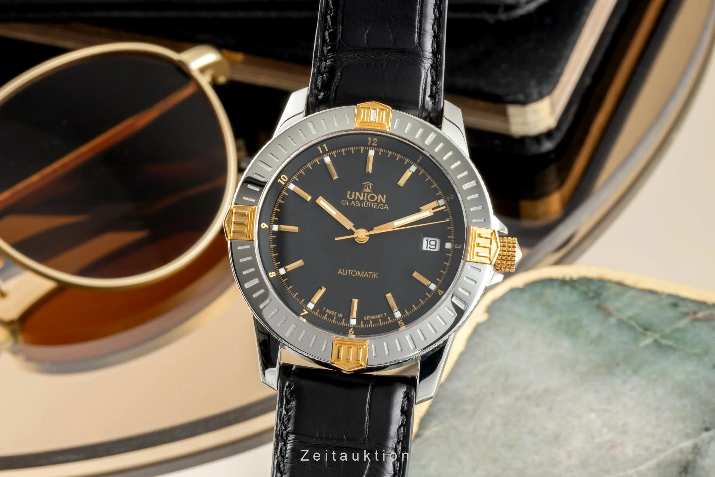 Union Glashütte Sport 26-11-14-12-10 39mm Yellow gold and Stainless steel Black