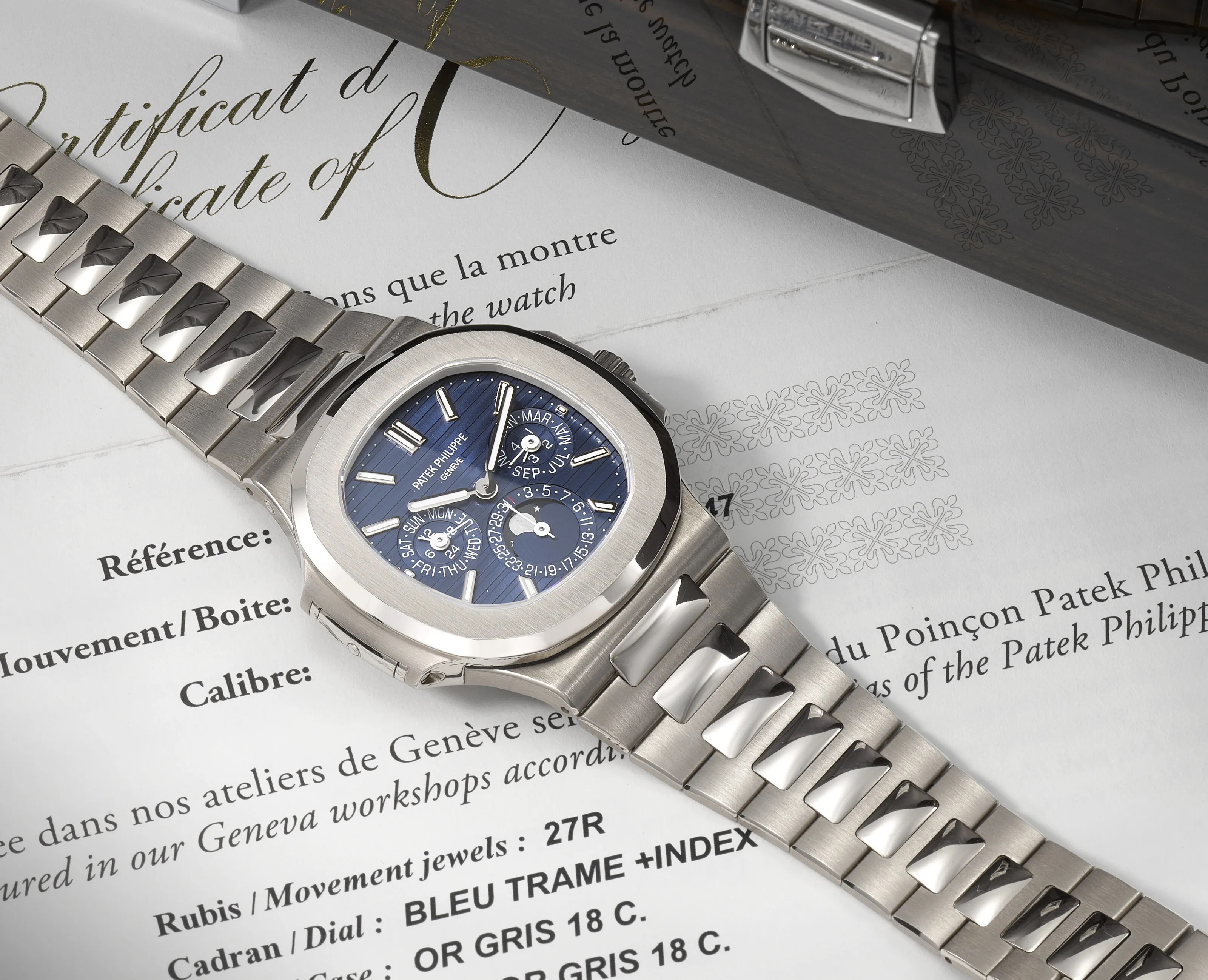 Patek Philippe Nautilus 5740/1G-001 40mm White gold Blue 2