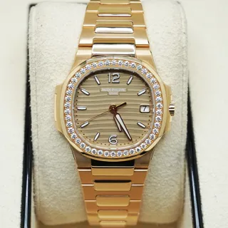 Patek Philippe Nautilus 7010/1R-012 Rose gold Golden