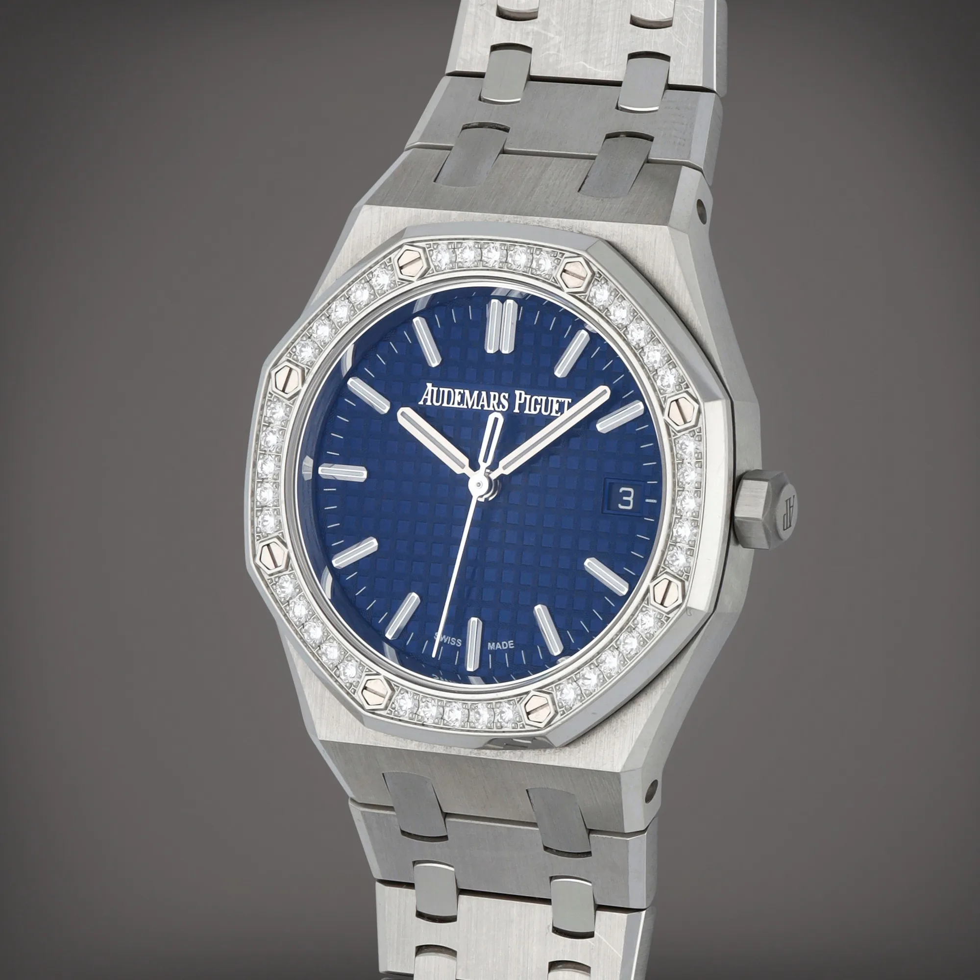 Audemars Piguet Royal Oak 77351ST.ZZ.1261ST.01 34mm Stainless steel and diamond-set Blue