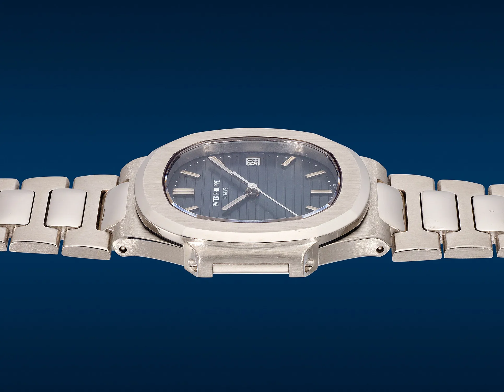 Patek Philippe Nautilus 3900/1G 32mm White gold Black 4