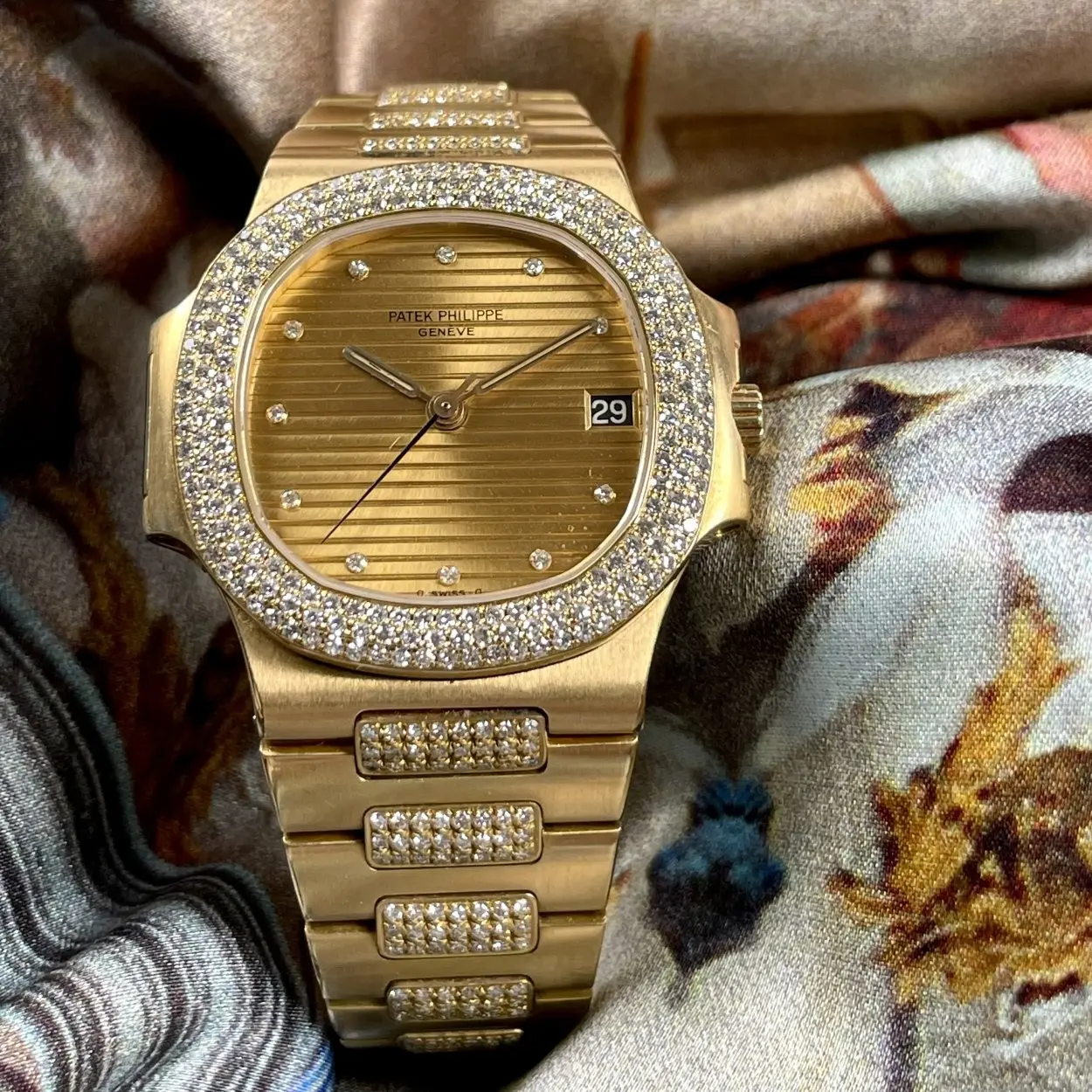 Patek Philippe Nautilus 3800/5 37.5mm Yellow gold and Diamond Golden 5