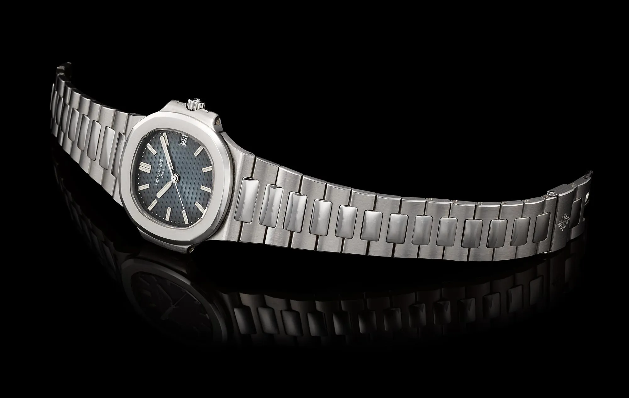 Patek Philippe Nautilus 5800 38mm Stainless steel Blue 2