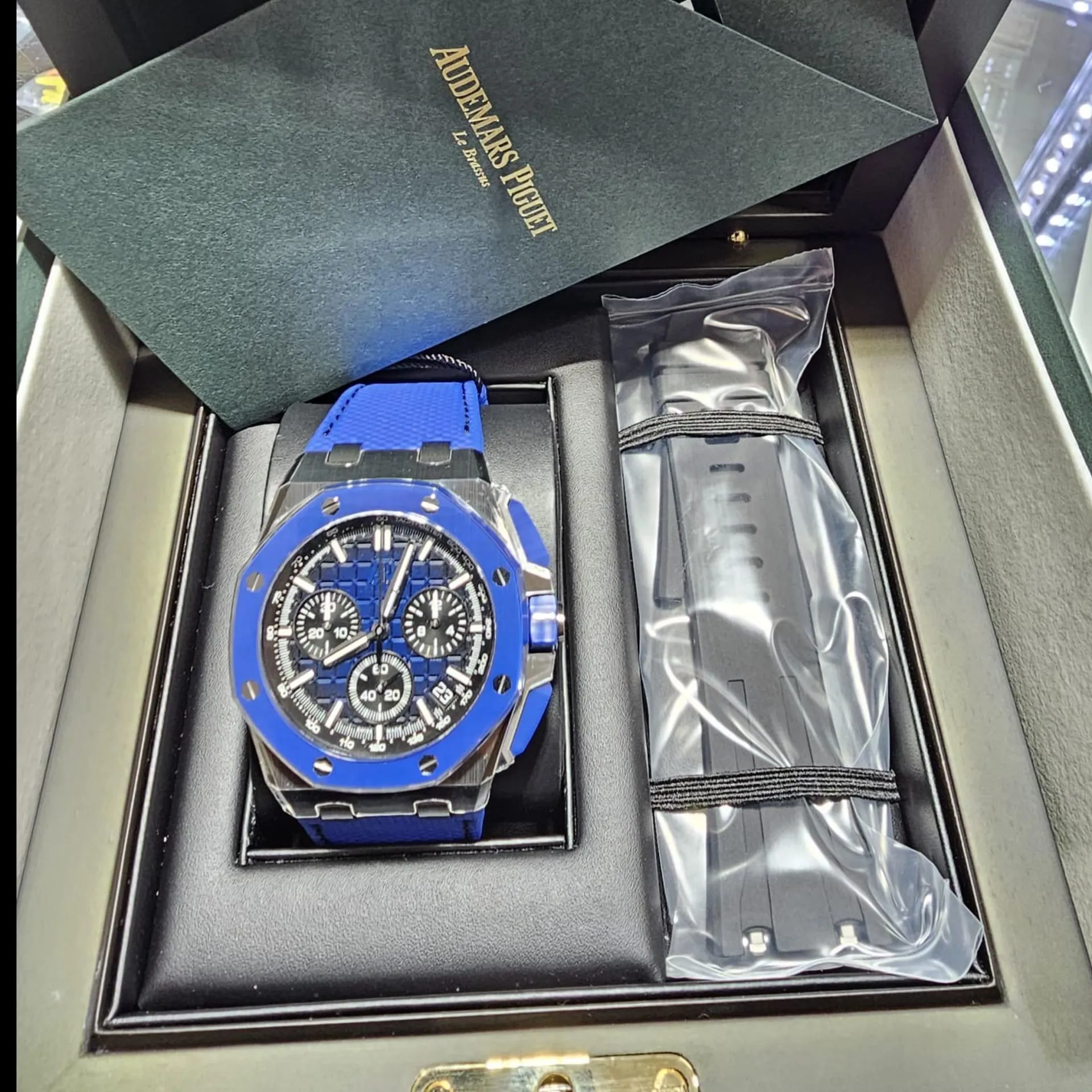 Audemars Piguet Royal Oak Offshore Chronograph 26420CE.OO.A043VE.01 43mm Ceramic Blue