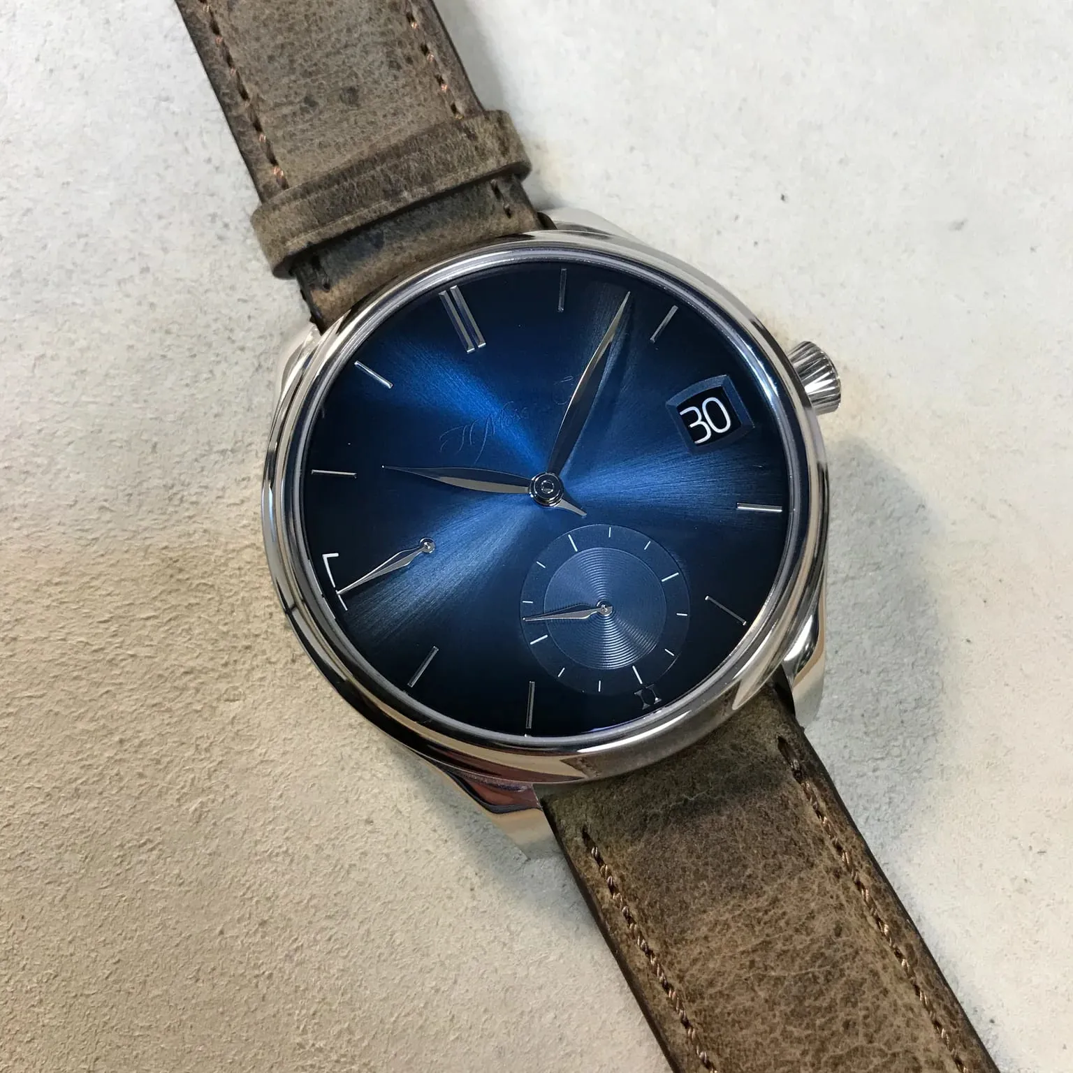 H. Moser & Cie. Endeavour 1800-0204 42mm White gold Blue