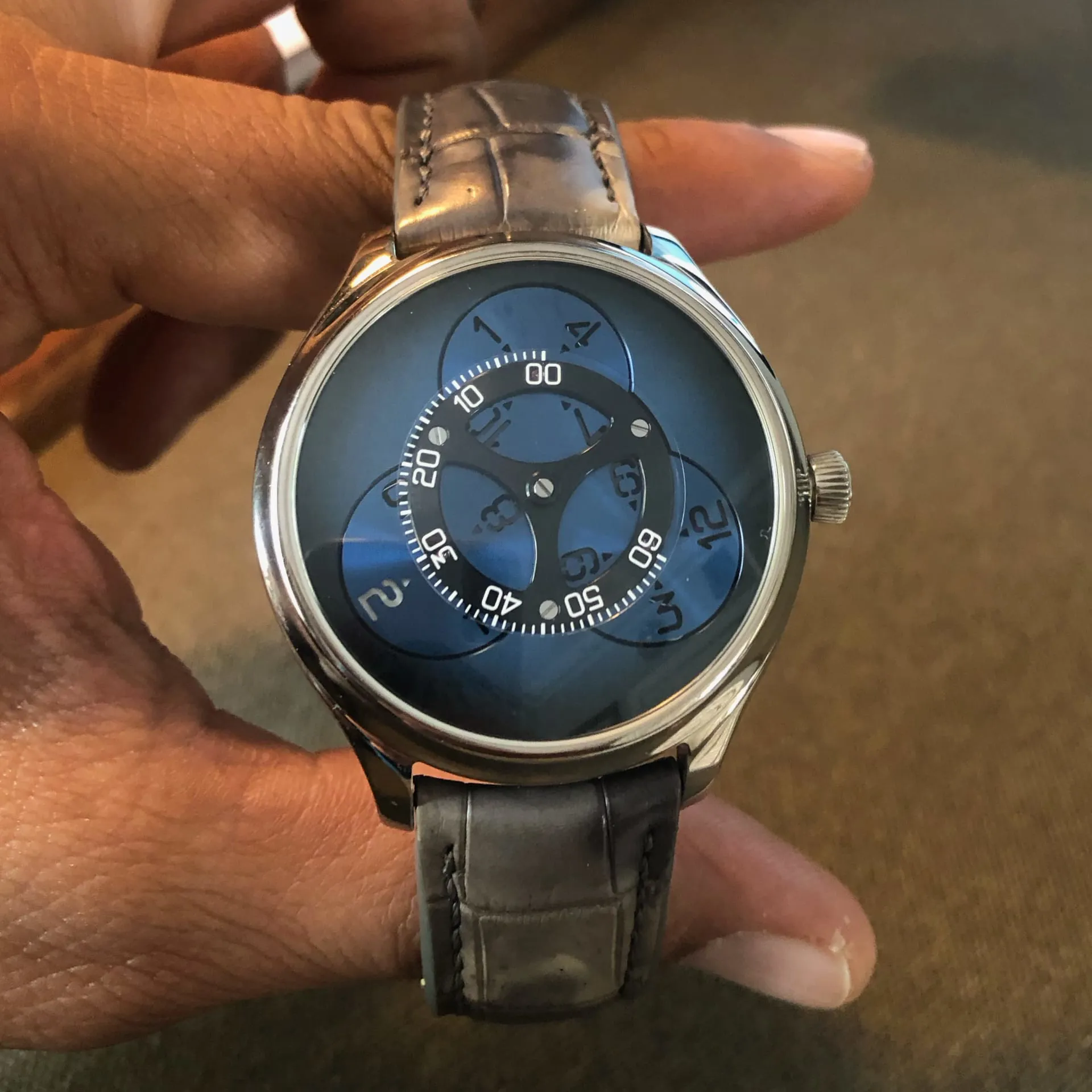 H. Moser & Cie. Endeavour 1806-0200 42mm White gold Blue