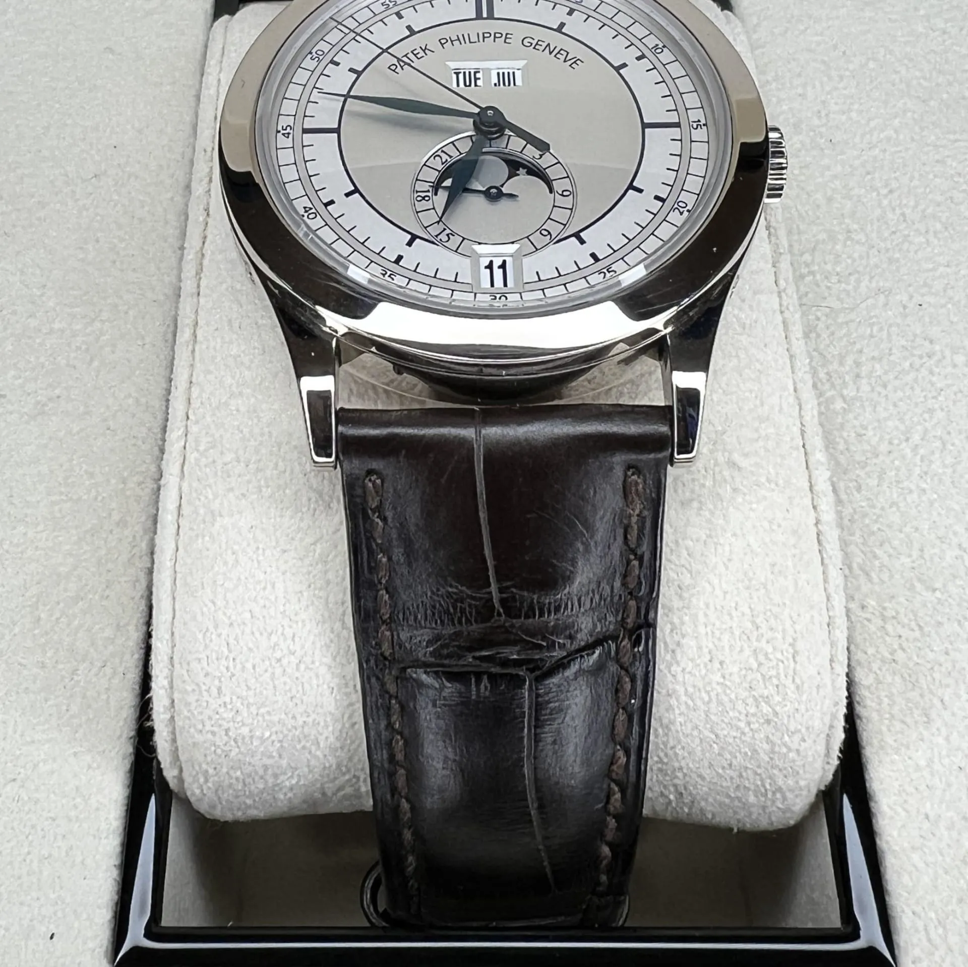 Patek Philippe Annual Calendar 5396G-001 38.5mm White gold Silver 4