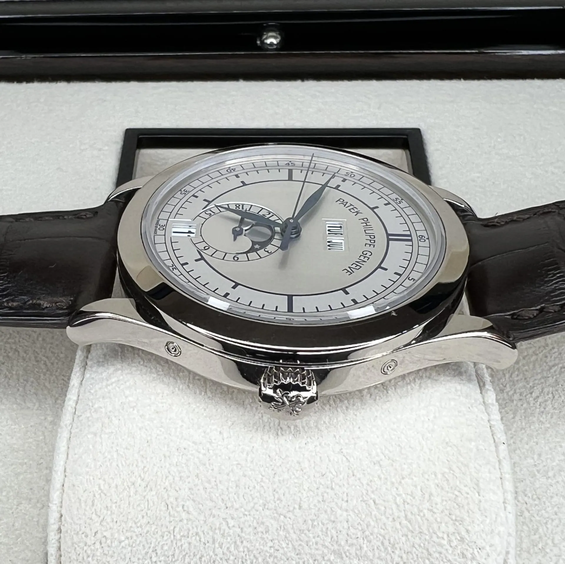 Patek Philippe Annual Calendar 5396G-001 38.5mm White gold Silver 2