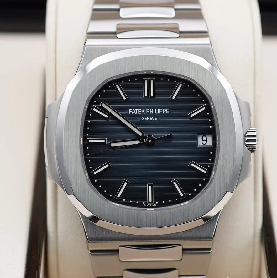 Patek Philippe Nautilus 5711/1A-010 40mm Stainless steel Blue