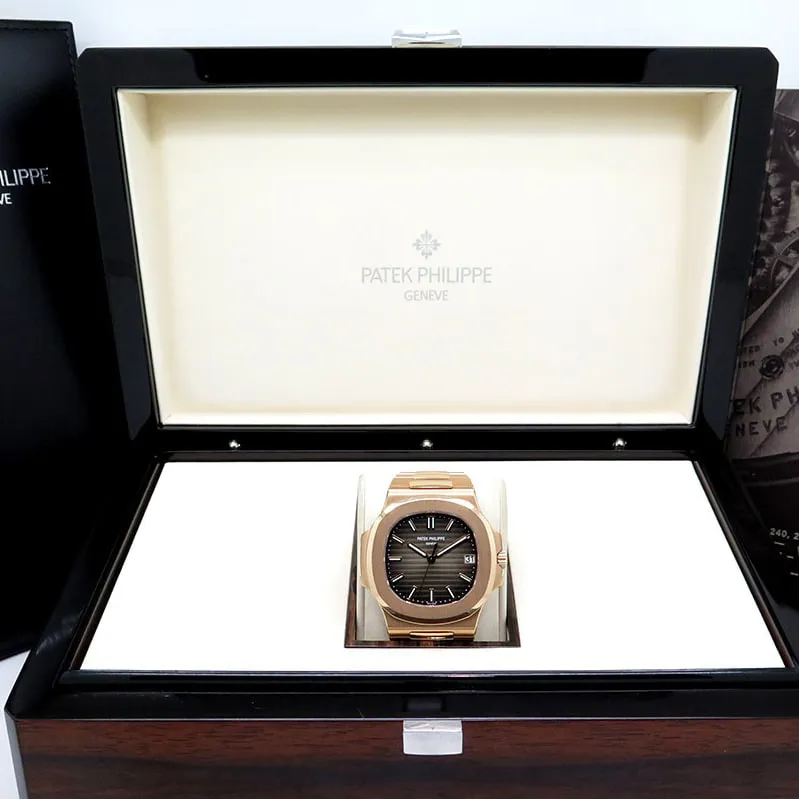 Patek Philippe Nautilus 5711/1R-001 40mm Rose gold Brown 5