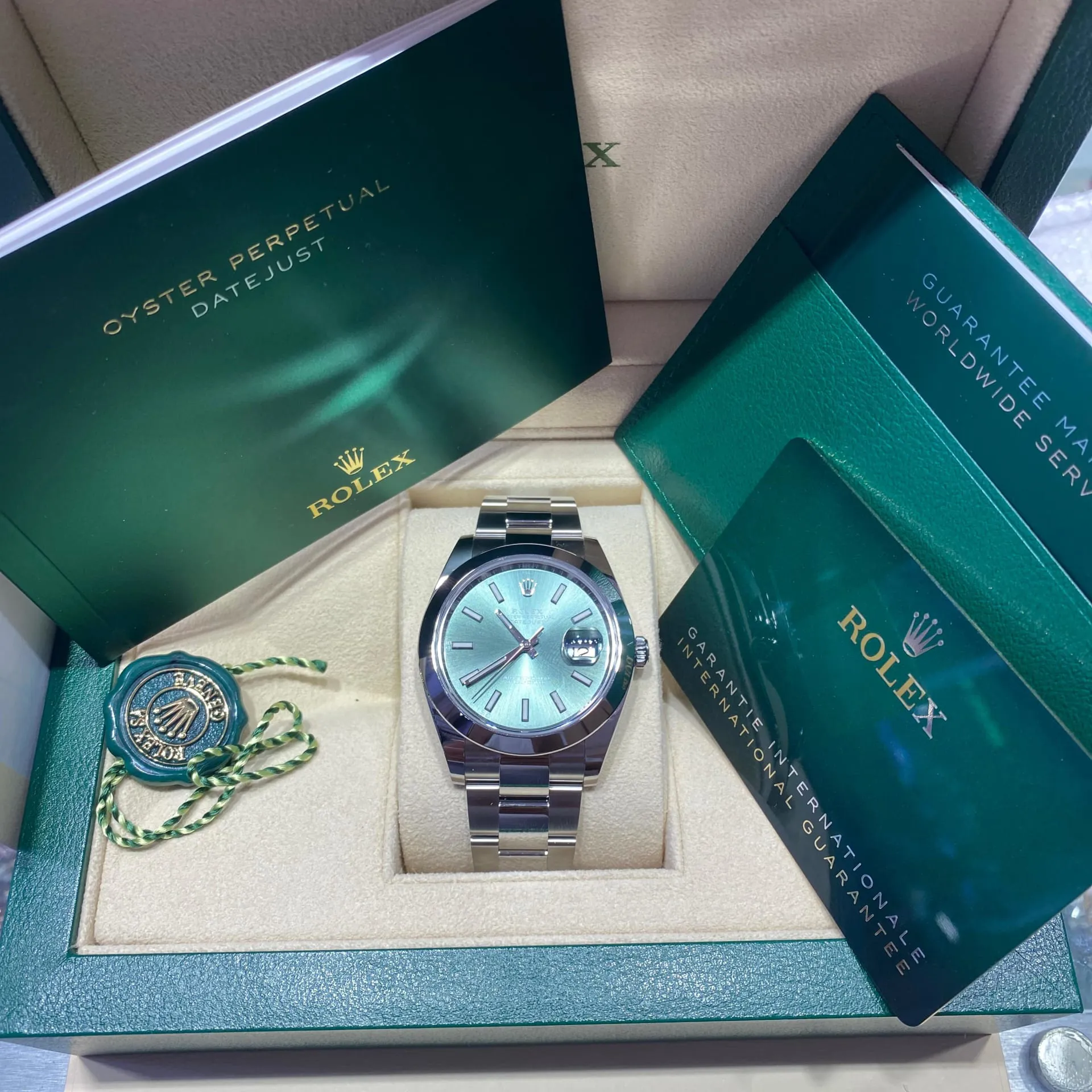 Rolex Datejust 126300-0019 41mm Oystersteel Green 1