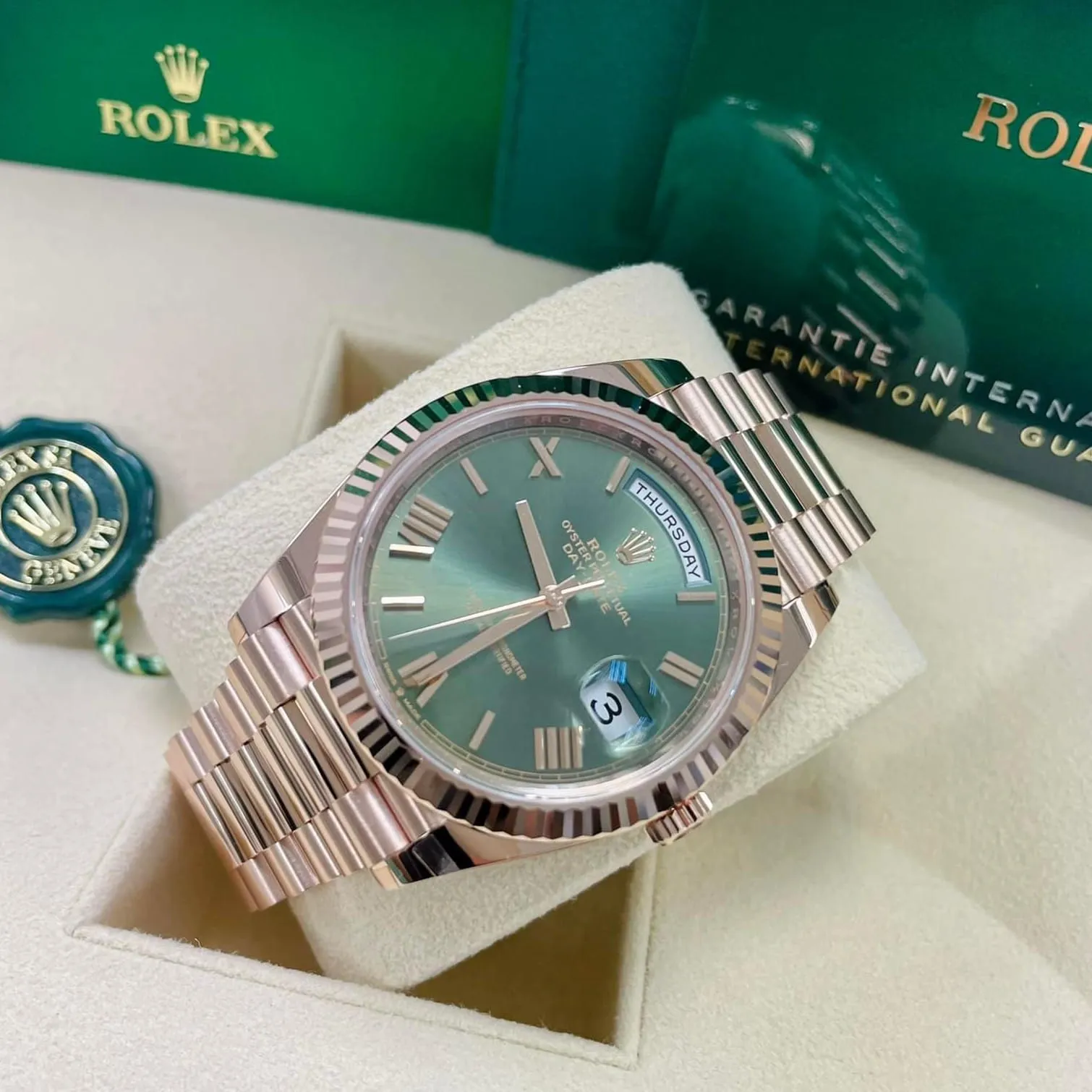 Rolex Day-Date 40 228235-0025 40mm Everose gold Green