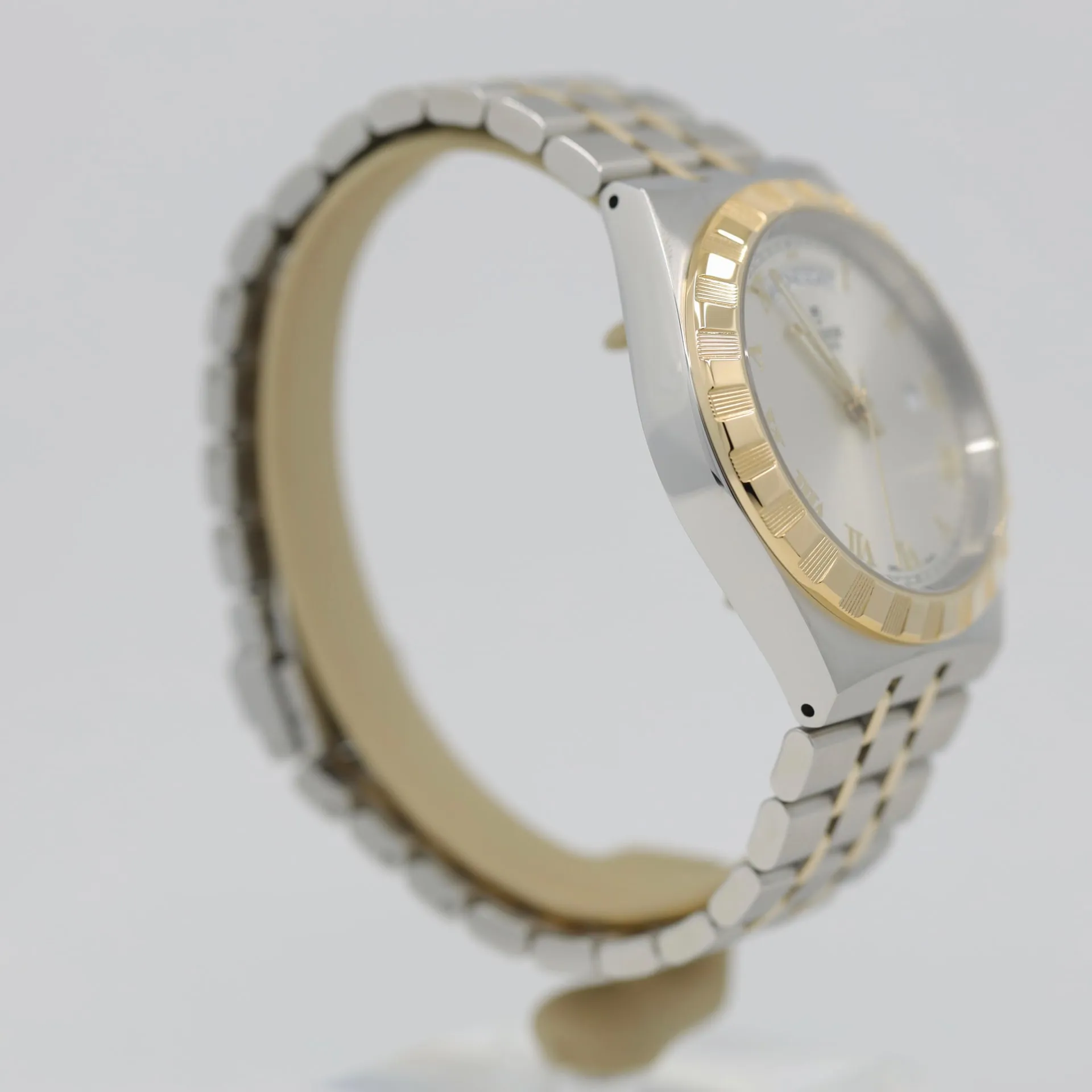 Tudor Royal M28603-0001 41mm Yellow gold Silver 5