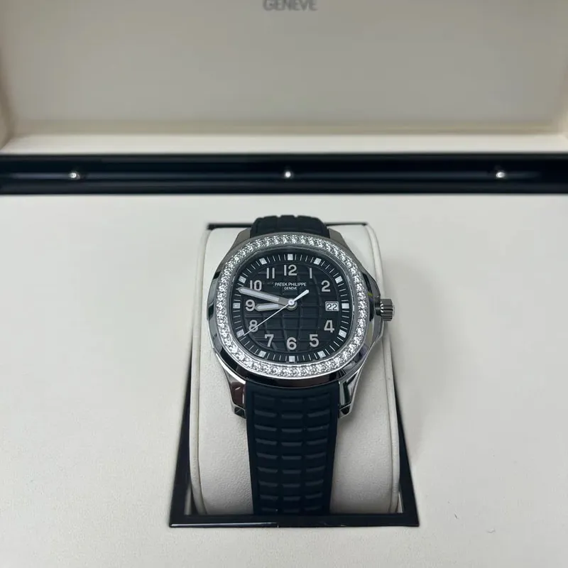 Patek Philippe Aquanaut 5267/200A-001 39mm Stainless steel Black