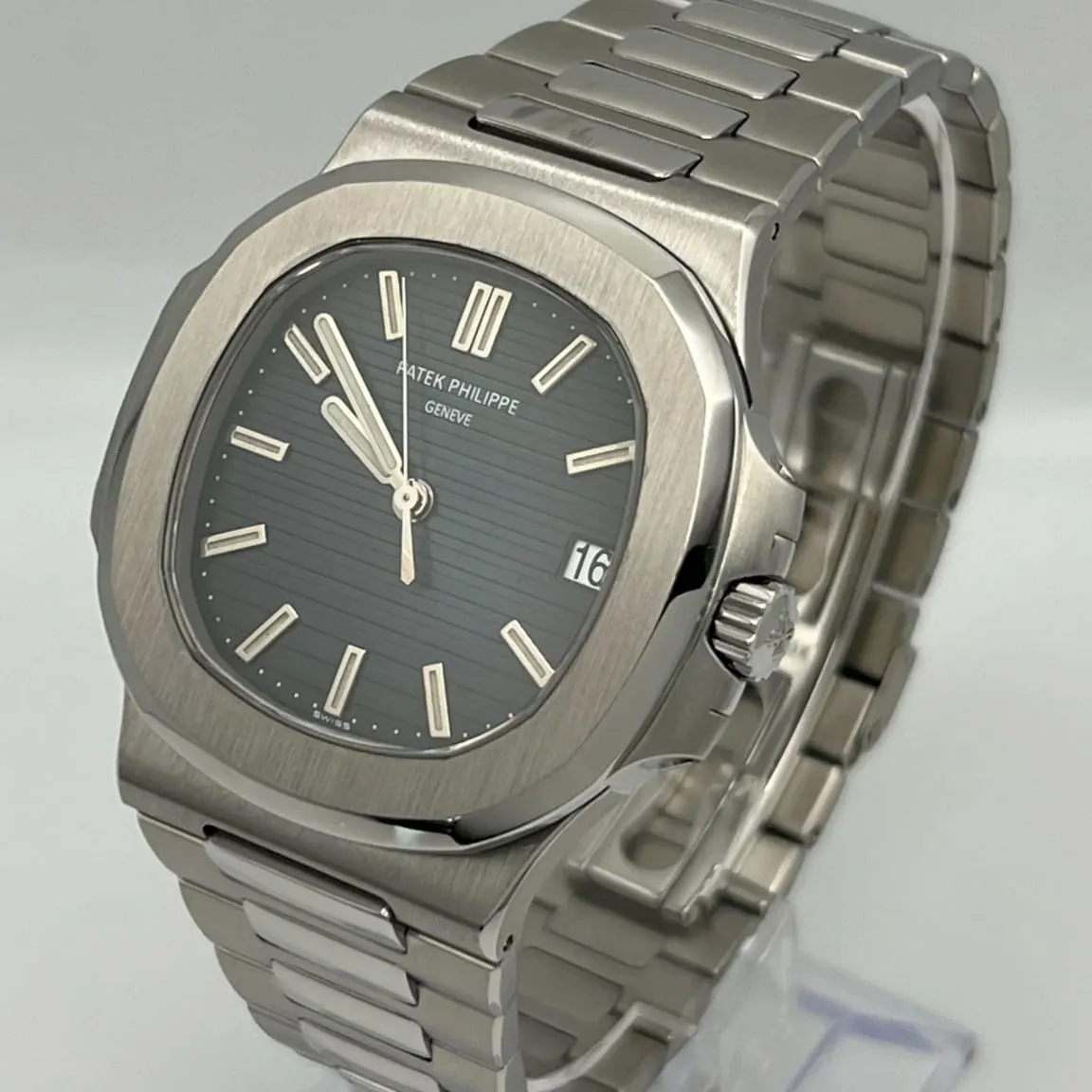 Patek Philippe Nautilus 5711/1A-001 40mm Stainless steel Blue 1