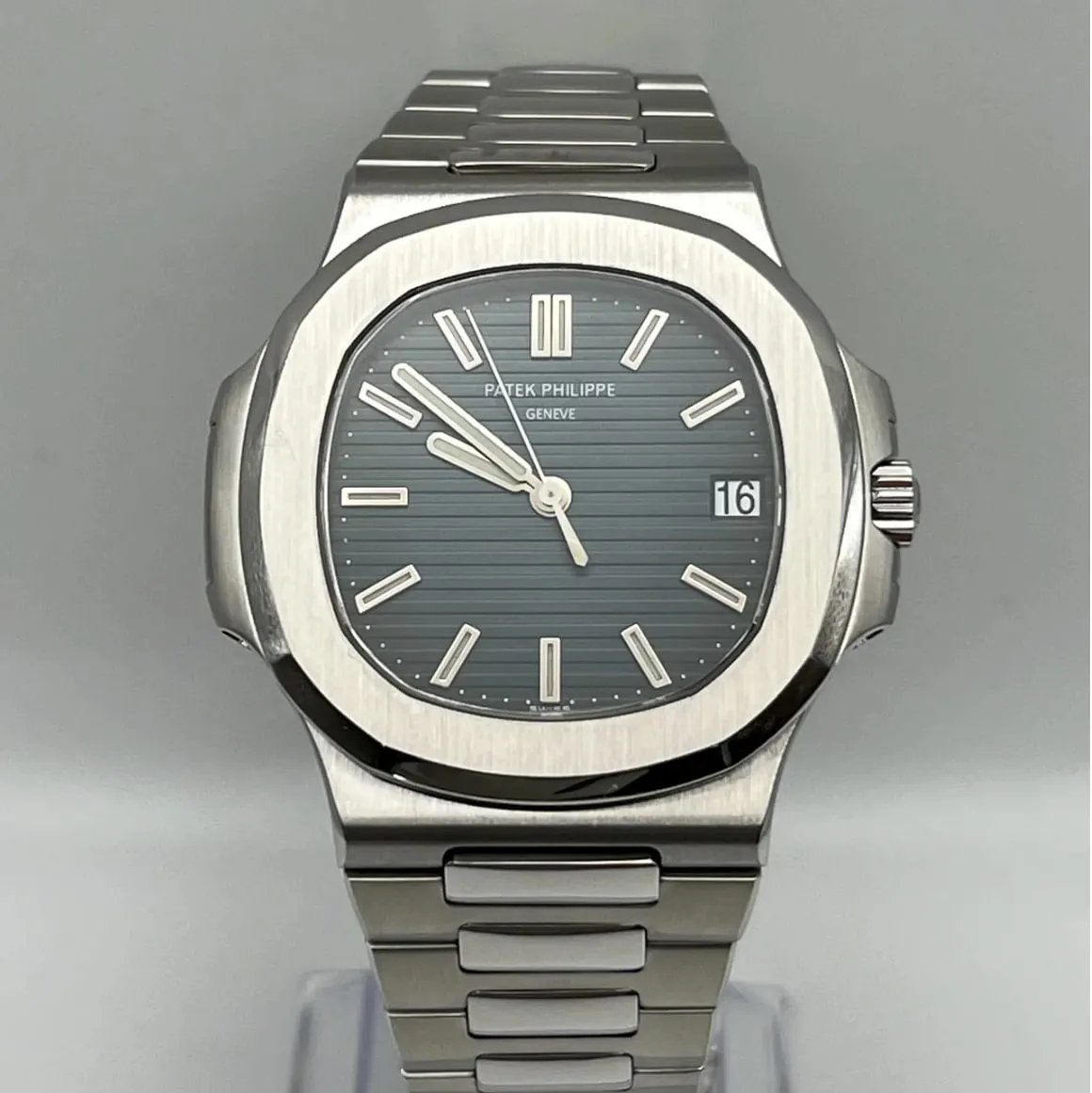 Patek Philippe Nautilus 5711/1A-001 40mm Stainless steel Blue