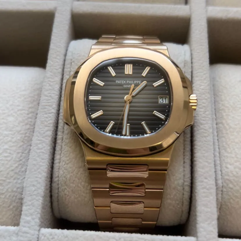 Patek Philippe Nautilus 5711/1R-001 40mm Rose gold Brown