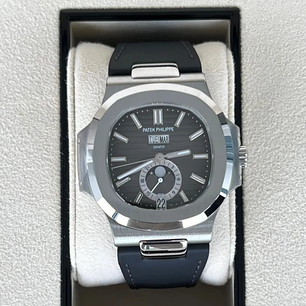 Patek Philippe Nautilus 5726A-001 40.5mm Stainless steel Black