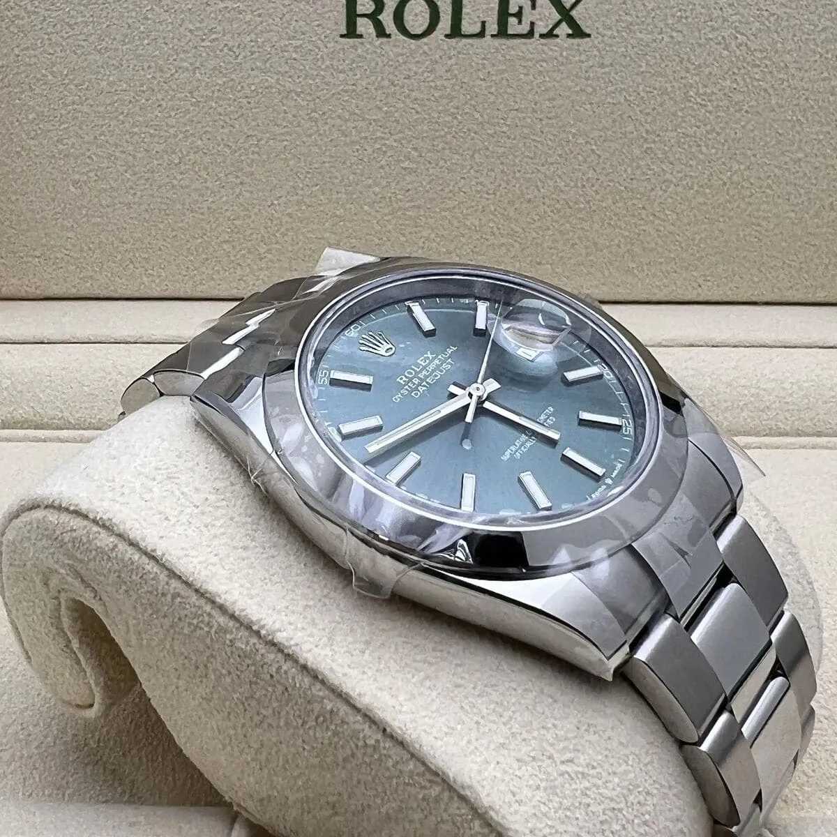 Rolex Datejust 126300-0019 41mm Oystersteel Green 2