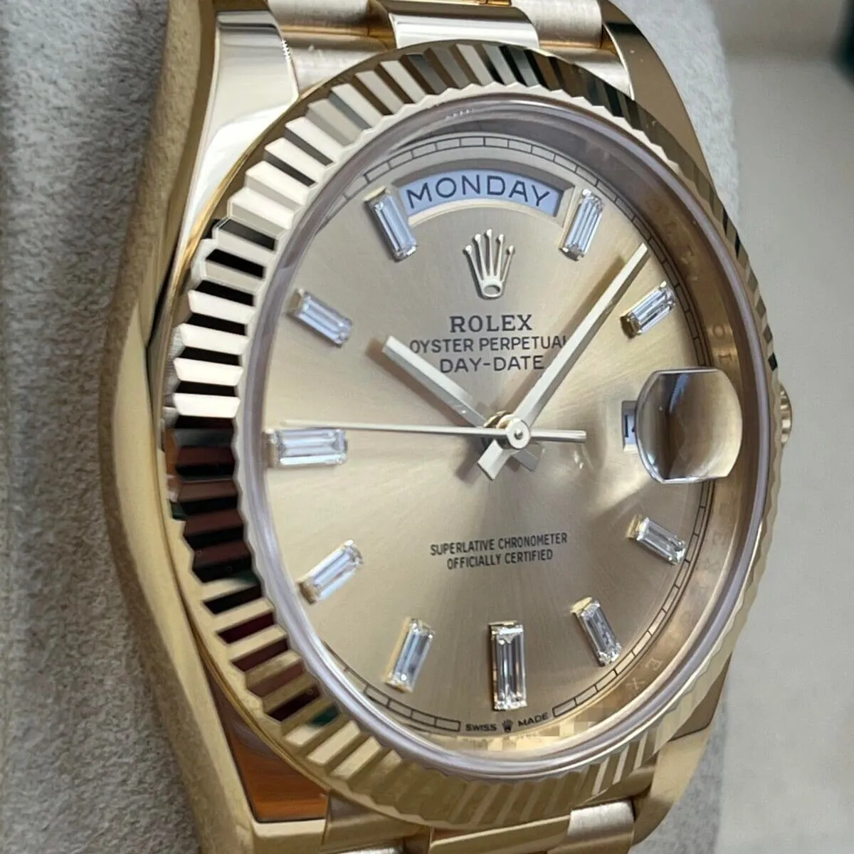 Rolex Day-Date 40 228238-0005 40mm 18k yellow gold Champagne 2