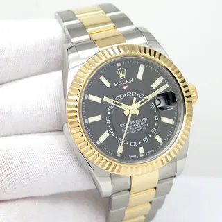 Rolex Sky-Dweller 326933-0002 Yellow gold Black