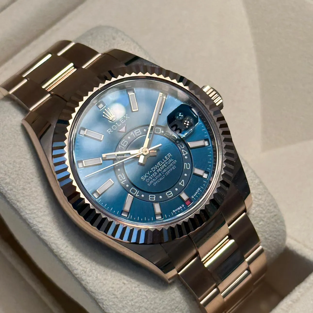 Rolex Sky-Dweller 336935-0001 42mm Everose gold Blue and Green 5