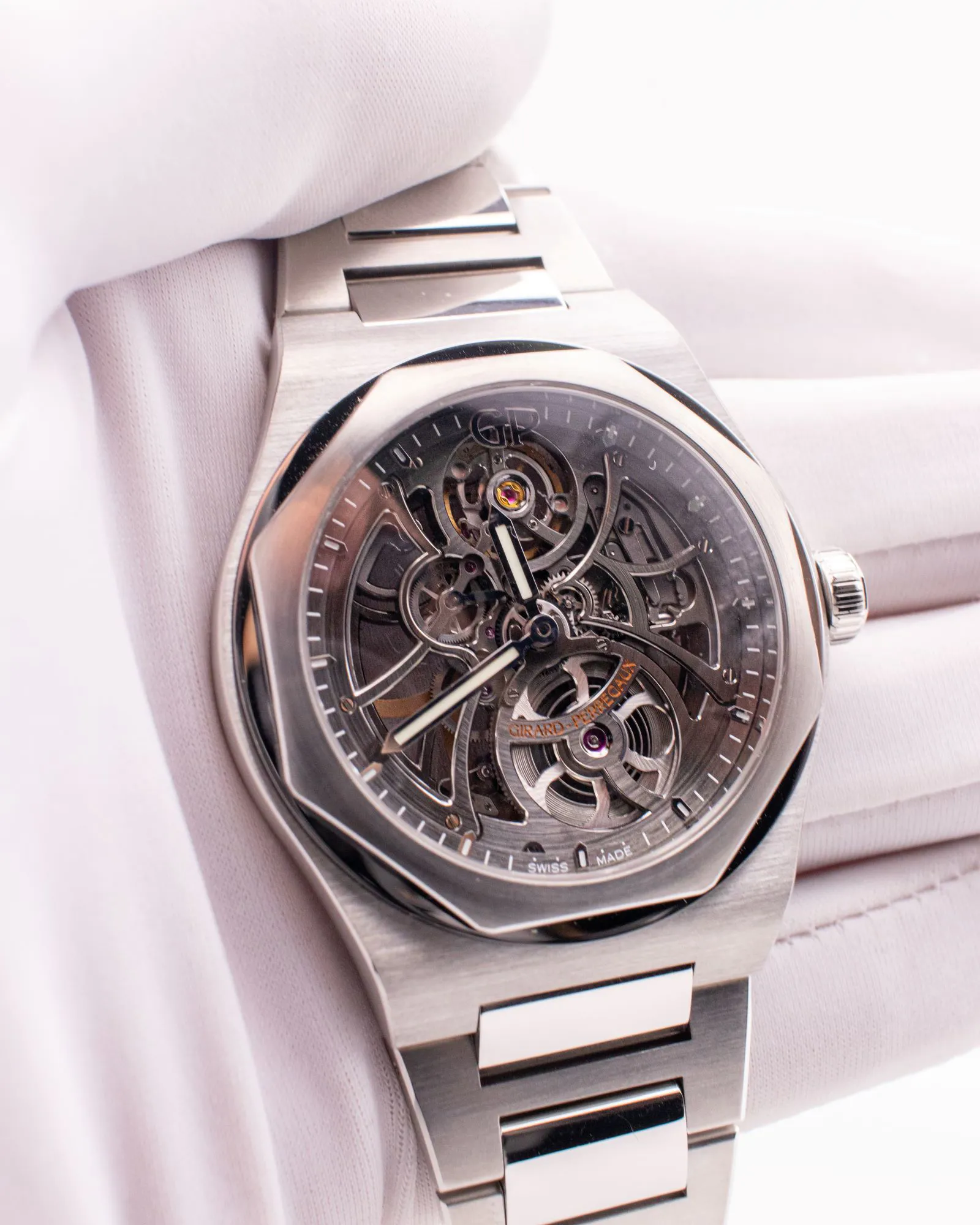 Girard-Perregaux Laureato Skeleton 81015-11-001-11A 42mm Stainless steel and Sapphire Skelotonized anthracite 8