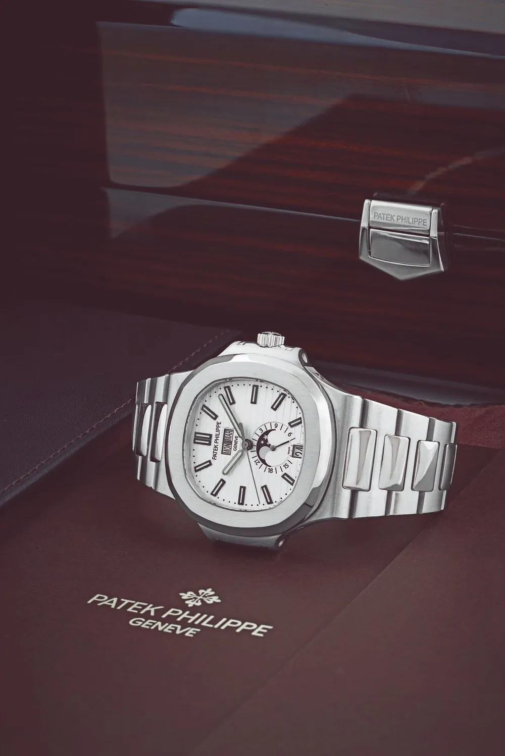 Patek Philippe Nautilus 5726/1A-010 40mm Stainless steel White 2