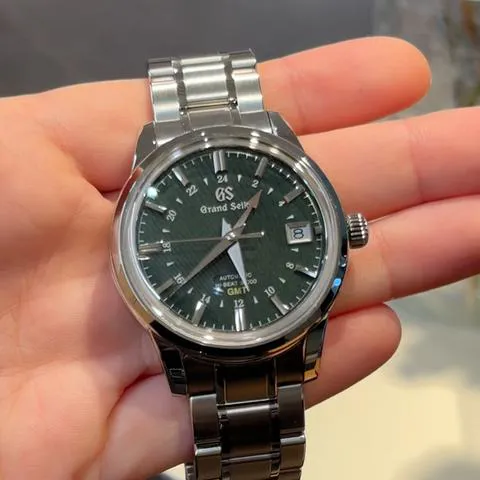 Grand Seiko Elegance SBGJ251 39.5mm Stainless steel Green 1