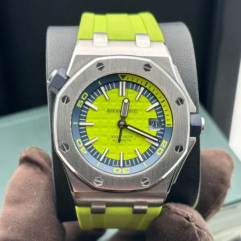 Audemars Piguet Royal Oak Offshore Diver 15710ST.OO.A038CA.01 42mm Stainless steel Green