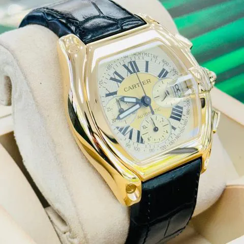 Cartier Roadster 2619 48mm Yellow gold Champagne