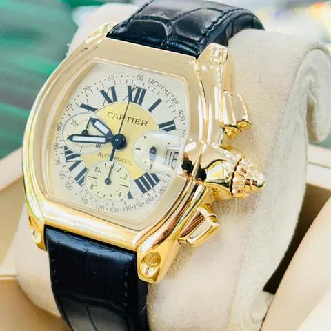 Cartier Roadster 2619 48mm Yellow gold Champagne 2